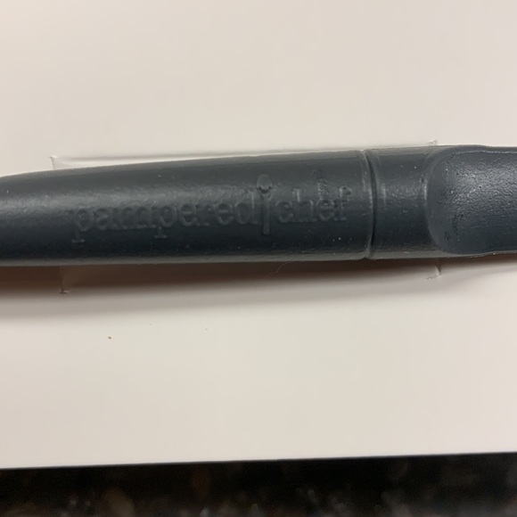 Pampered chef cake tester & releaser and a pampered chef scoop - Picture 6 of 8